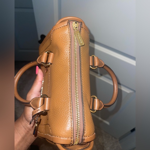 Michael Kors Small Carine Tote - Picture 4 of 5